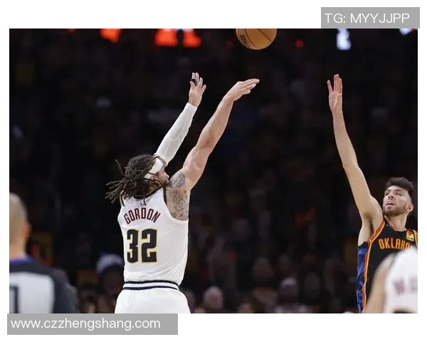 雷霆团队大捷！六将得分上双，霍姆格伦杰威各砍25分